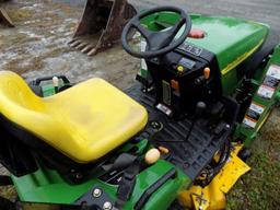 JD 2210 Compact Tractor, 4WD, 210 JD Loader, 54'' Mower Deck, Hydrostatic,