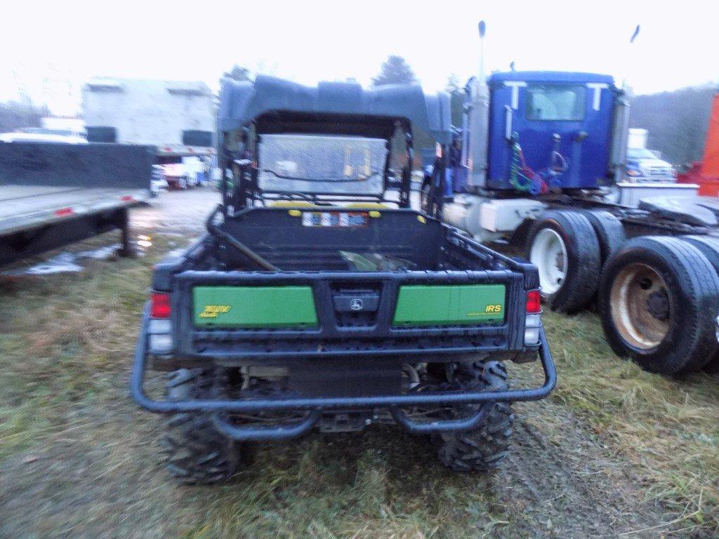 JD 825i-S4 Gator, 4WD, 4-Seater, Windshield, Gas, Has Front End Damage, Fan