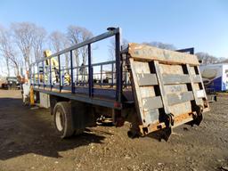 2001 IH 4900 Crane / Flatbed Truck w/ IMT 5200 Knuckle Boom Crane, w/ 21' S