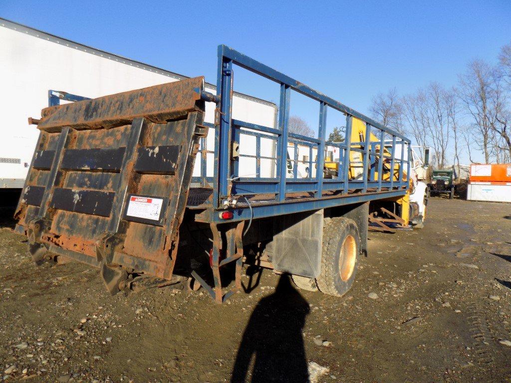 2001 IH 4900 Crane / Flatbed Truck w/ IMT 5200 Knuckle Boom Crane, w/ 21' S