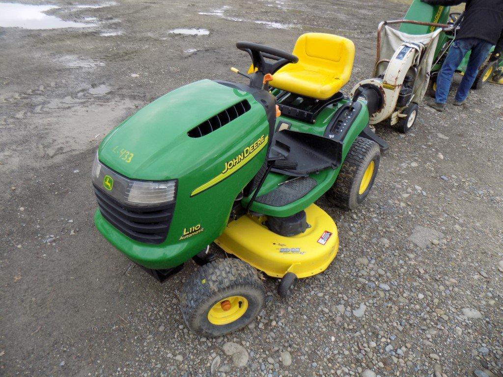 JD L110 Lawn Tractor w/ 42'' Deck