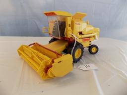 Vaxon 1:32 New Holland Clayson 8070  Artile 0600  Plastic Body Diecast Chas