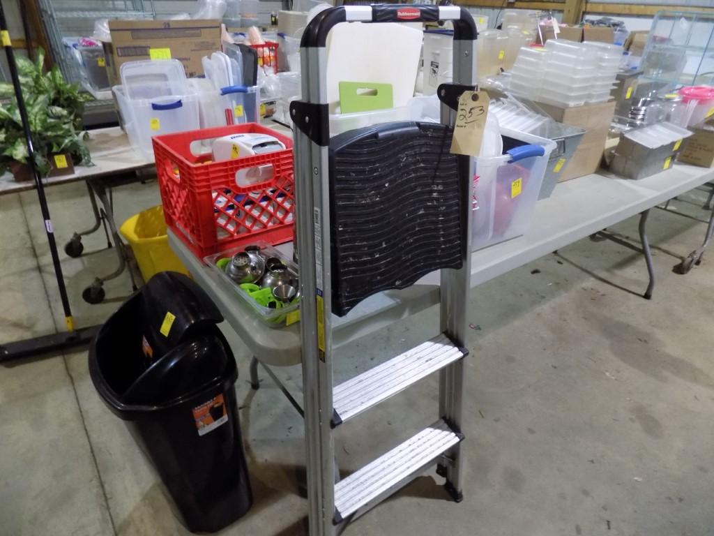 Rubbermaid 2 Step Painters Ladder