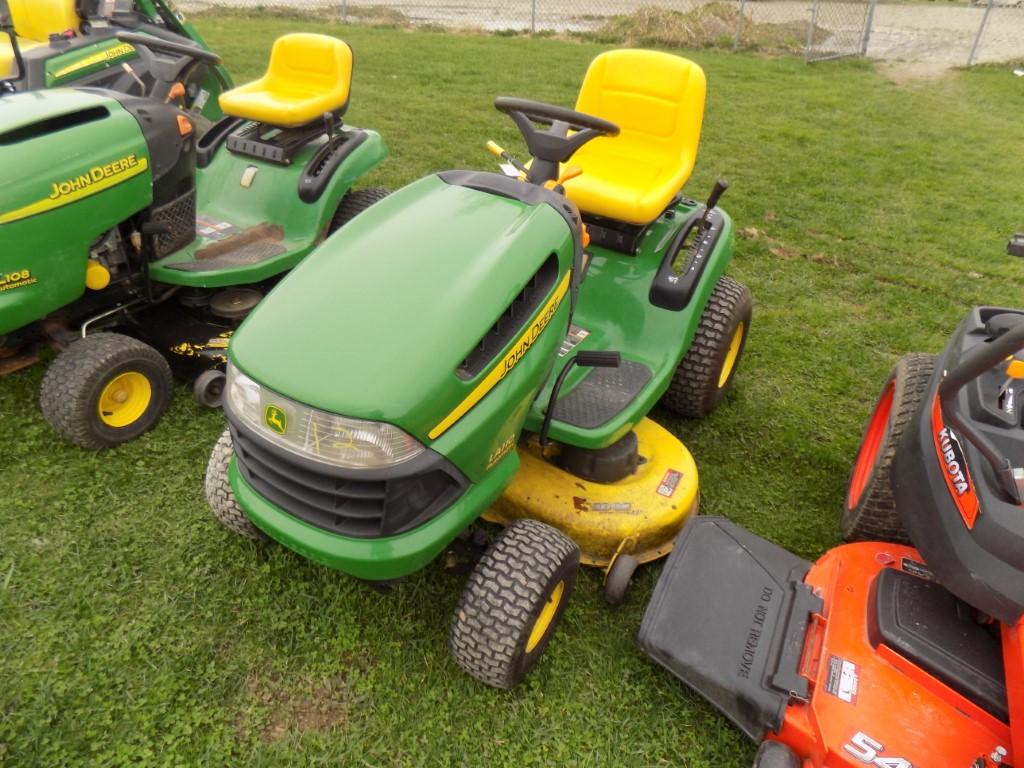 JD LA110 Lawn Tractor w/ 42'' Deck