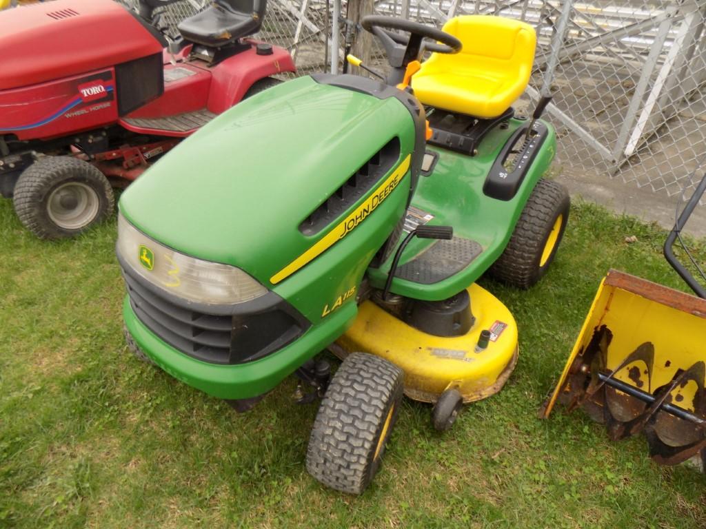 JD LA115 Lawn Tractor w/ 42'' Deck & JD Snowblower Attach