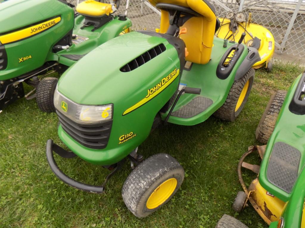 JD G110 Lawn Tractor w/ 42'' Deck