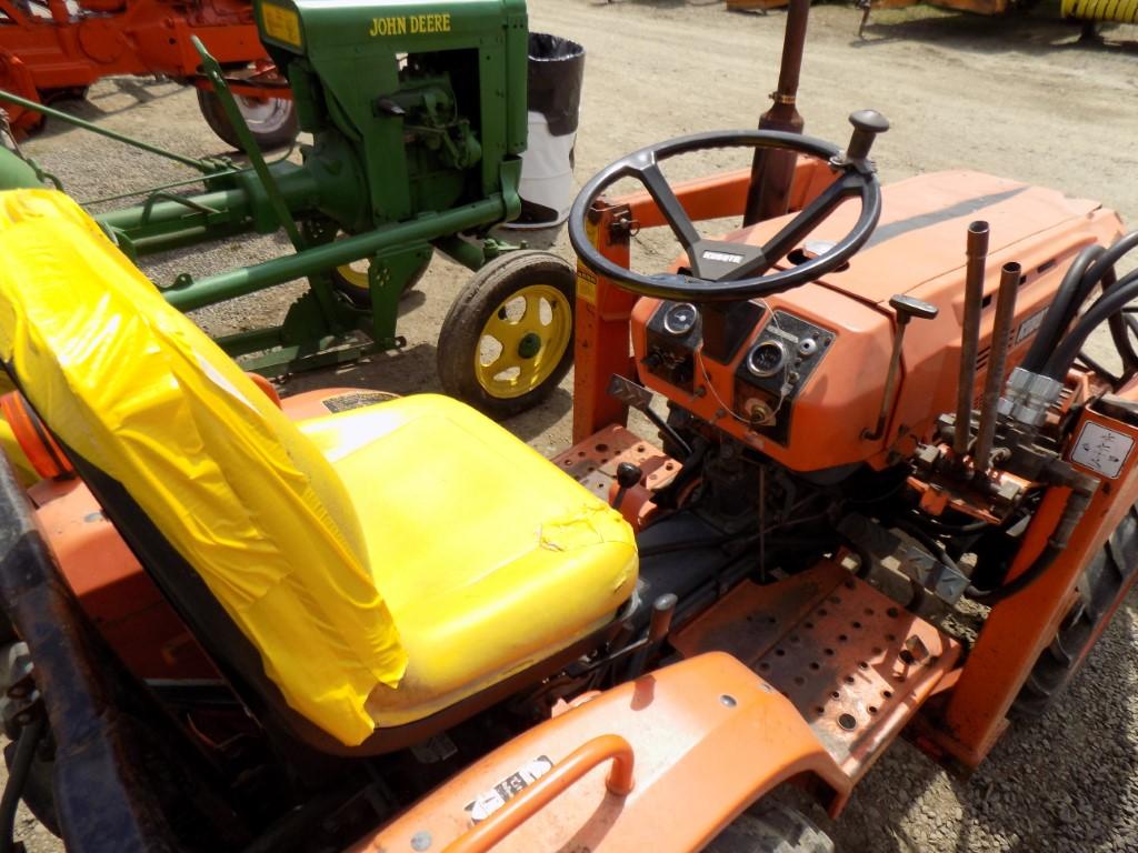 Kubota B7200 4wd Compact Tractor w/ Loader, Shows 335 Hrs.