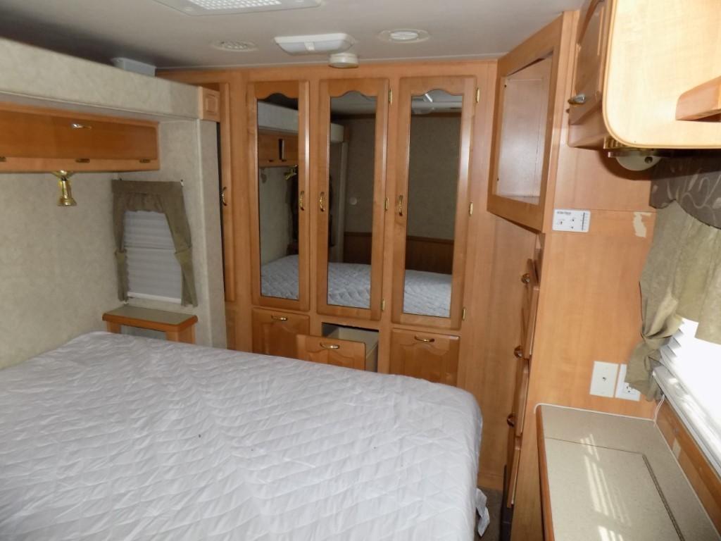 2004 Forest River Georgetown XL Motor Home, Triten V10(Gas) 3 Slideouts, Ve