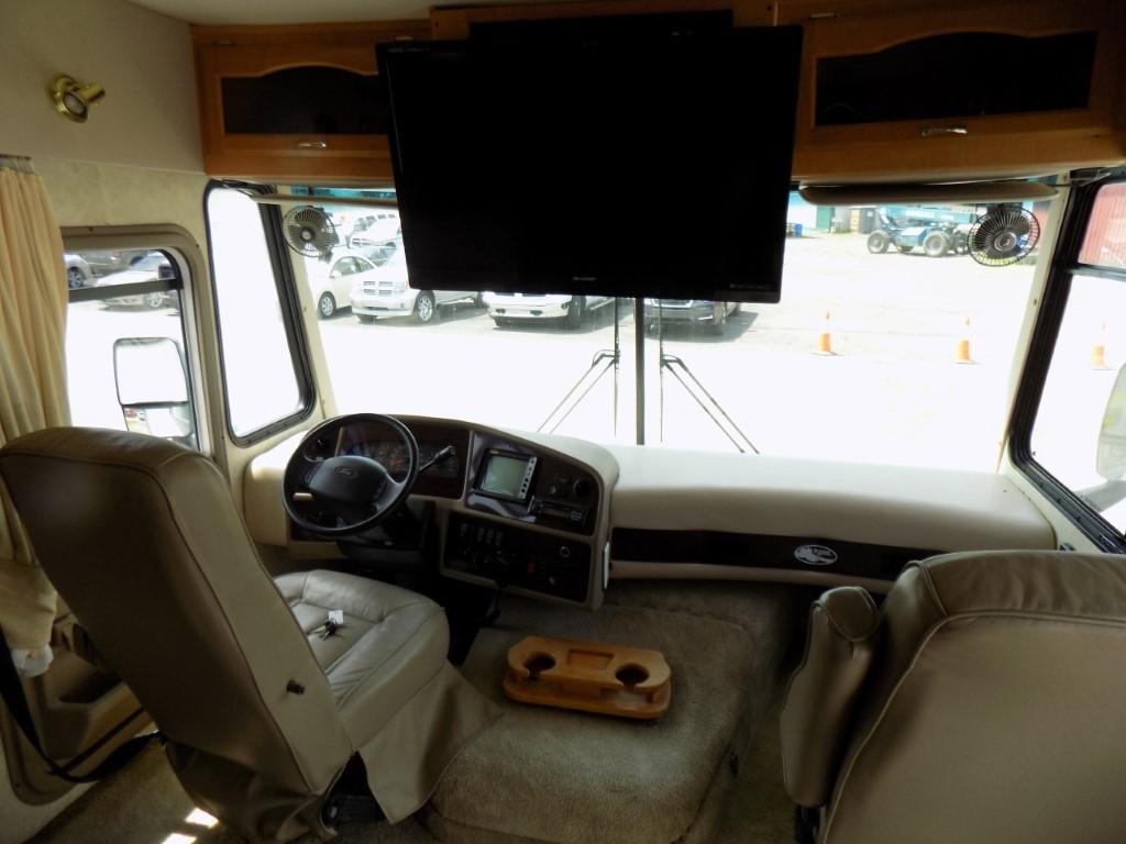 2004 Forest River Georgetown XL Motor Home, Triten V10(Gas) 3 Slideouts, Ve