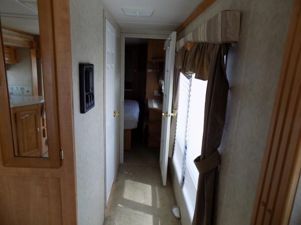 2004 Forest River Georgetown XL Motor Home, Triten V10(Gas) 3 Slideouts, Ve