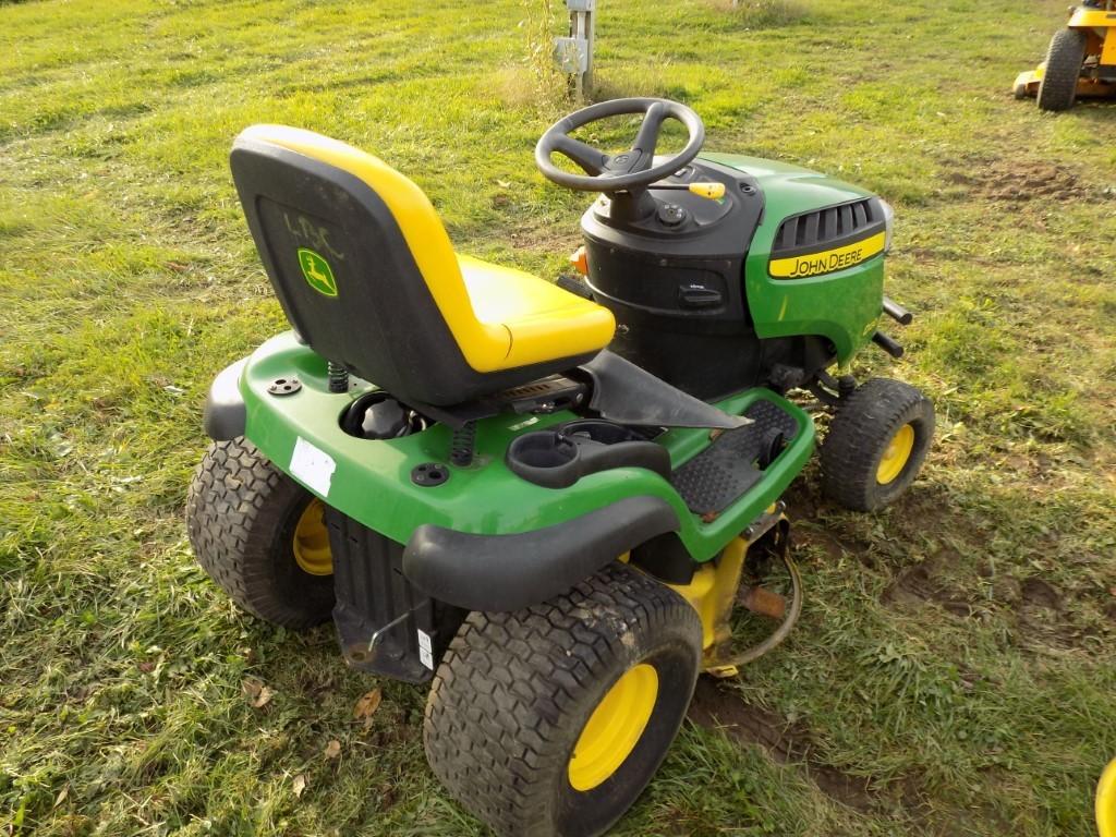 JD D130 Lawn Tractor w/42'' Deck, Hydro, 390 Hours