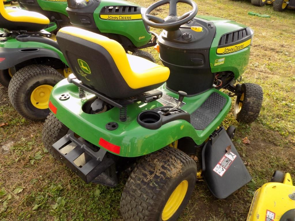 JD D100 Lawn Tractor w/42'' Deck, Hydro, 241 Hours