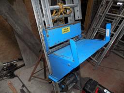 Alum. Ext. Ladder w/200 Lb Manual Shingle Lift