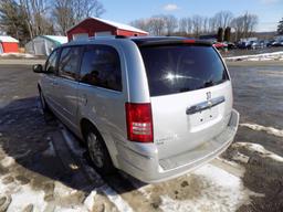 2009 Chrysler Town & Country, Silver, Sunroof, DVD Players, Sirius Display,