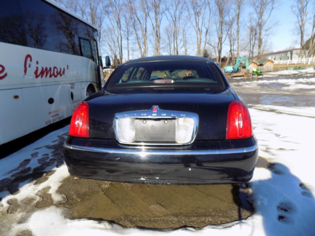 2000 Lincoln Town Car, Black, Executive Series Limo, 106,062 Mi., Vin# 1L1F