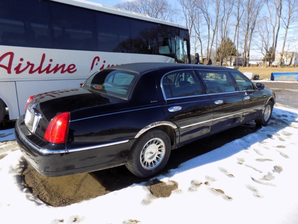 2000 Lincoln Town Car, Black, Executive Series Limo, 106,062 Mi., Vin# 1L1F