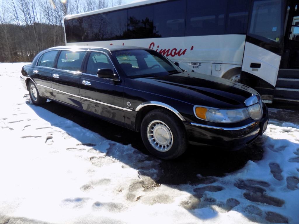 2000 Lincoln Town Car, Black, Executive Series Limo, 106,062 Mi., Vin# 1L1F