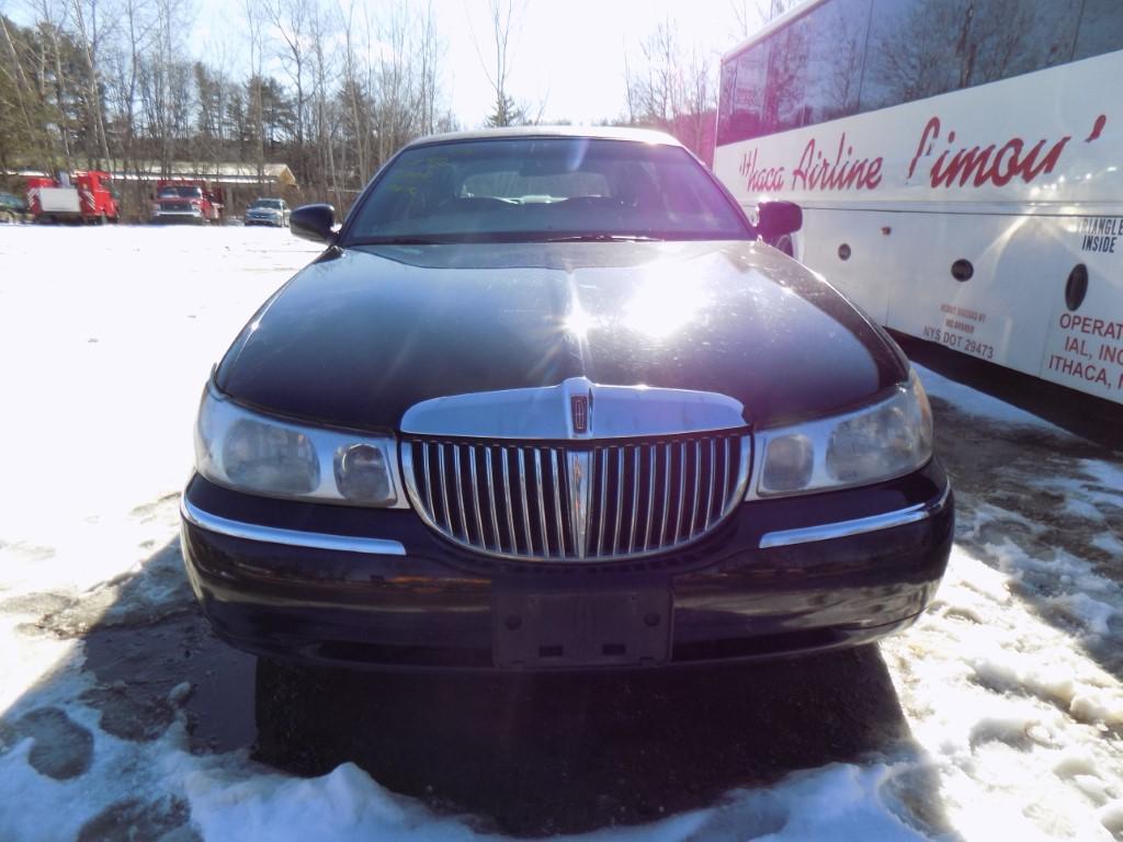 2000 Lincoln Town Car, Black, Executive Series Limo, 106,062 Mi., Vin# 1L1F