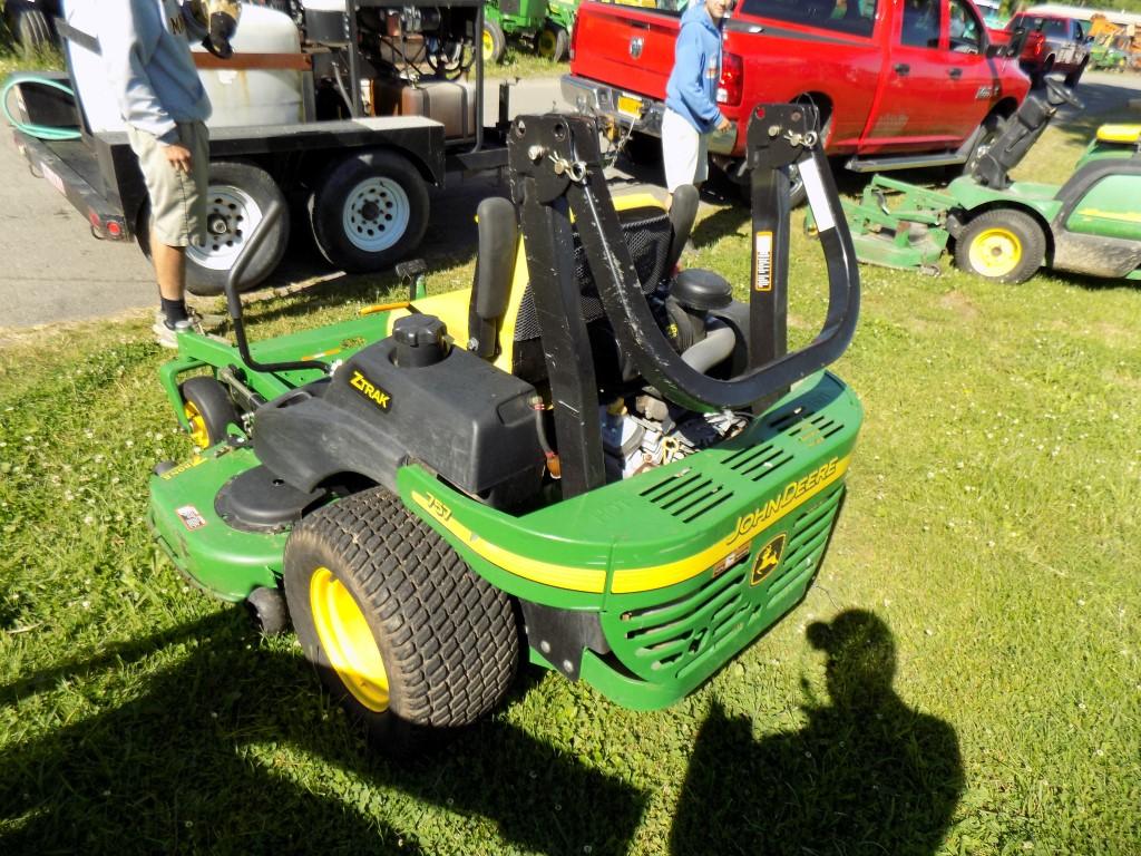 JD 757 Commercial Zero Turn Mower w/ 60'' Deck, Hydro, Gas Eng, 393 Orig Hr