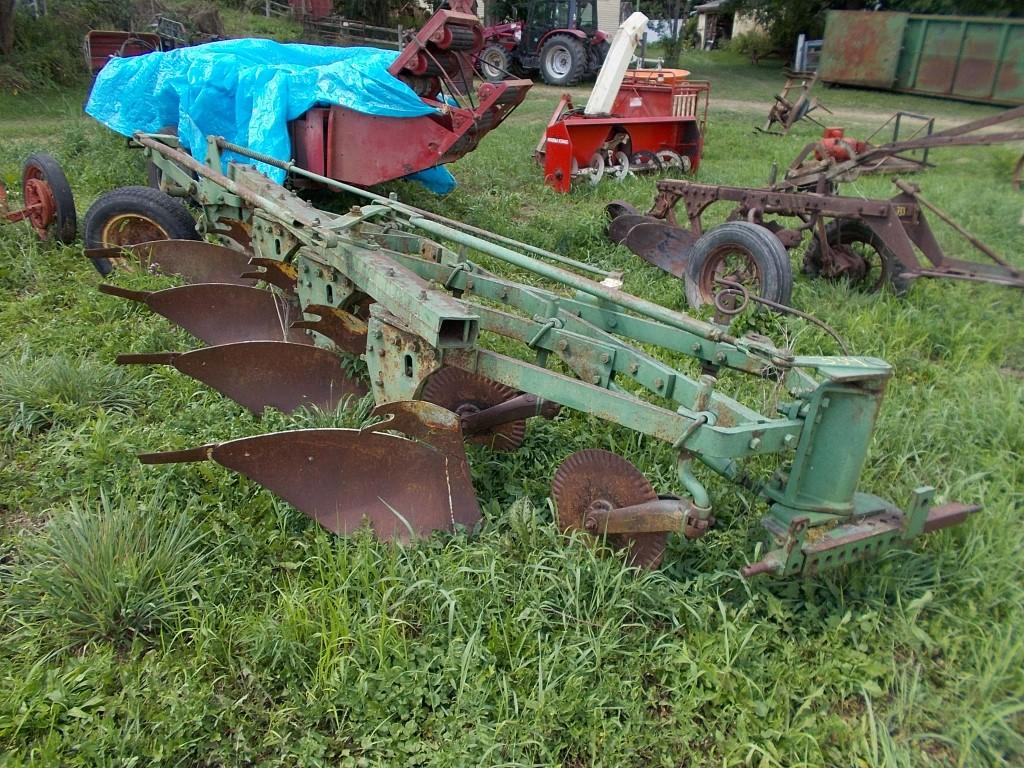 JD 4x Semi Mtd. Plow w/ Coulters, Trip Beam