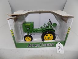 John Deere Unstyled ''L'' Tractor in 1/16 Scale by Spec Cast