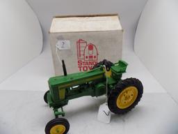 John Deere 520 Wide Front in 1/16 Scale, Plastic Model by Standi Toys (5)