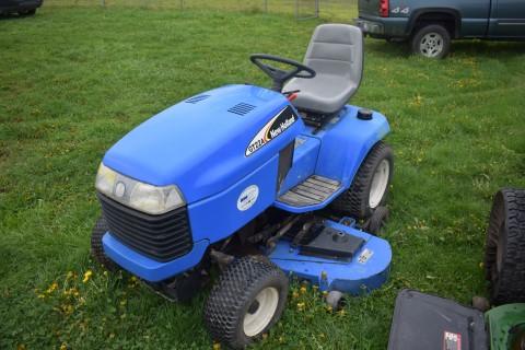 NH GT 22A Garden Tractor, w/ 60'' Deck, Hydro, 1010 Hours, PS, Hyd Lift, (7