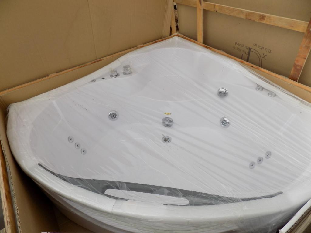 New Corner Jacuzzi/Massaging Tub, Model TMB026, Corner Unit with See-Throug