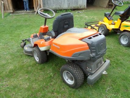 Husqvarna R220T Articulating Front Mower, 18 HP V Twin, 38'' Deck, S/N# 201