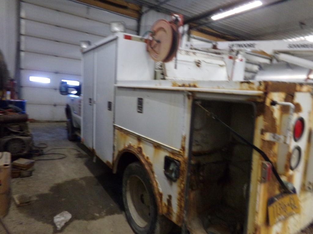 2004 Ford F550, 4WD, Diesel Engine, Service Body w/Liftmore Crane, 2004
