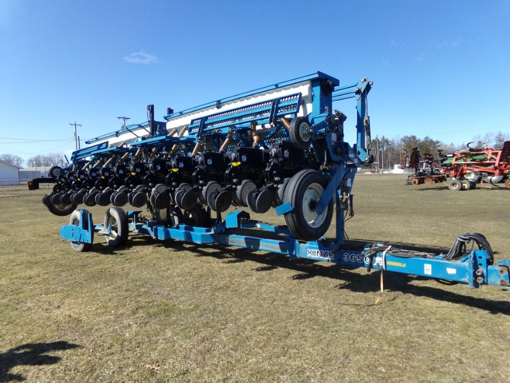 Kinze 3650 12/23 Row Planter, Trailer Mtd. Hyd Ext Hitch, 2003, S/N 555069