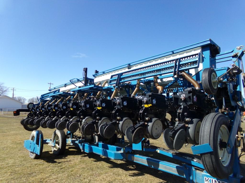 Kinze 3650 12/23 Row Planter, Trailer Mtd. Hyd Ext Hitch, 2003, S/N 555069