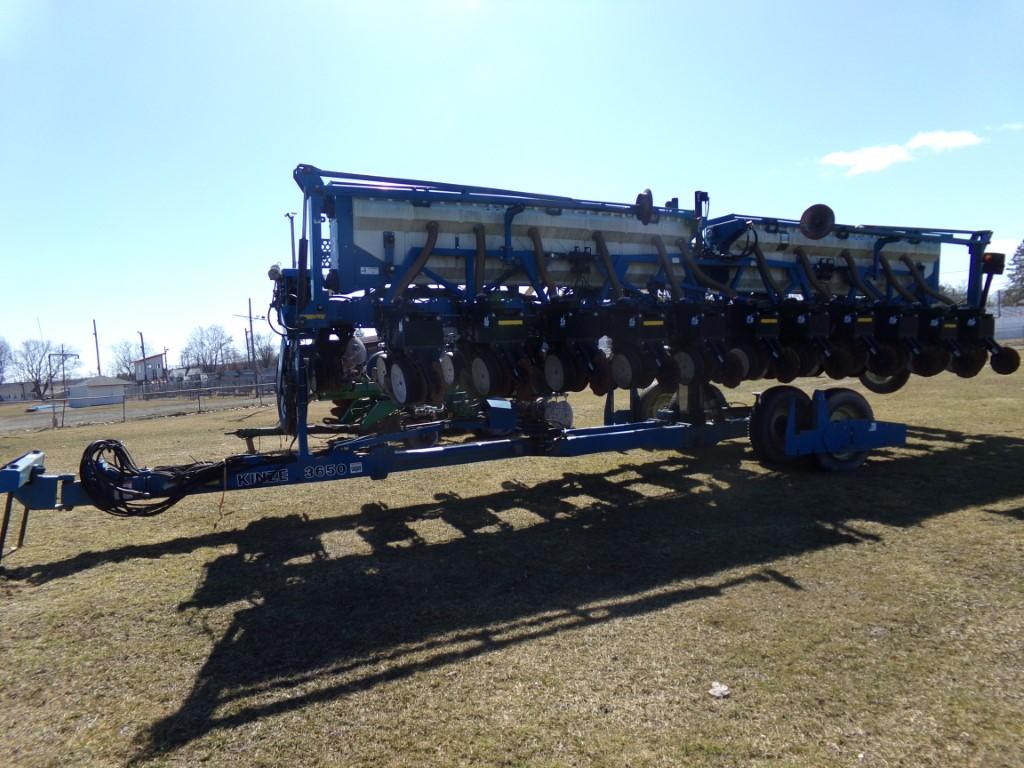 Kinze 3650 12/23 Row Planter, Trailer Mtd. Hyd Ext Hitch, 2003, S/N 555069