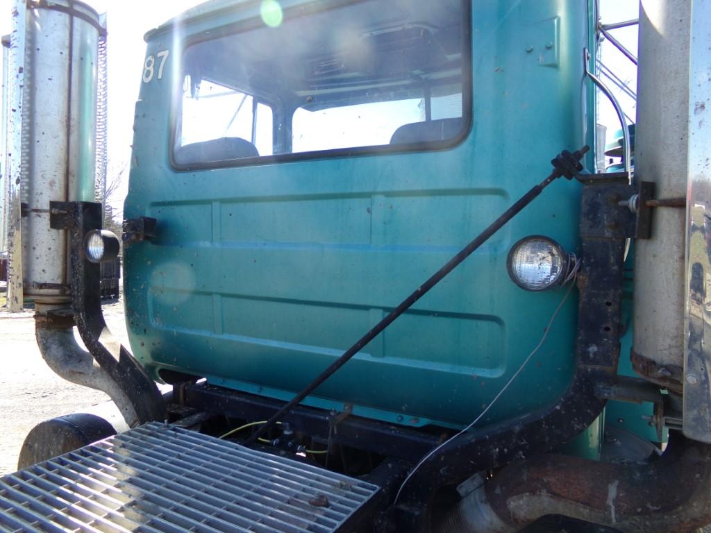 Mack R688T Day Cab Tractor, 300 Mack Engine, 9 Speed Trans, Alum Wheels, Go