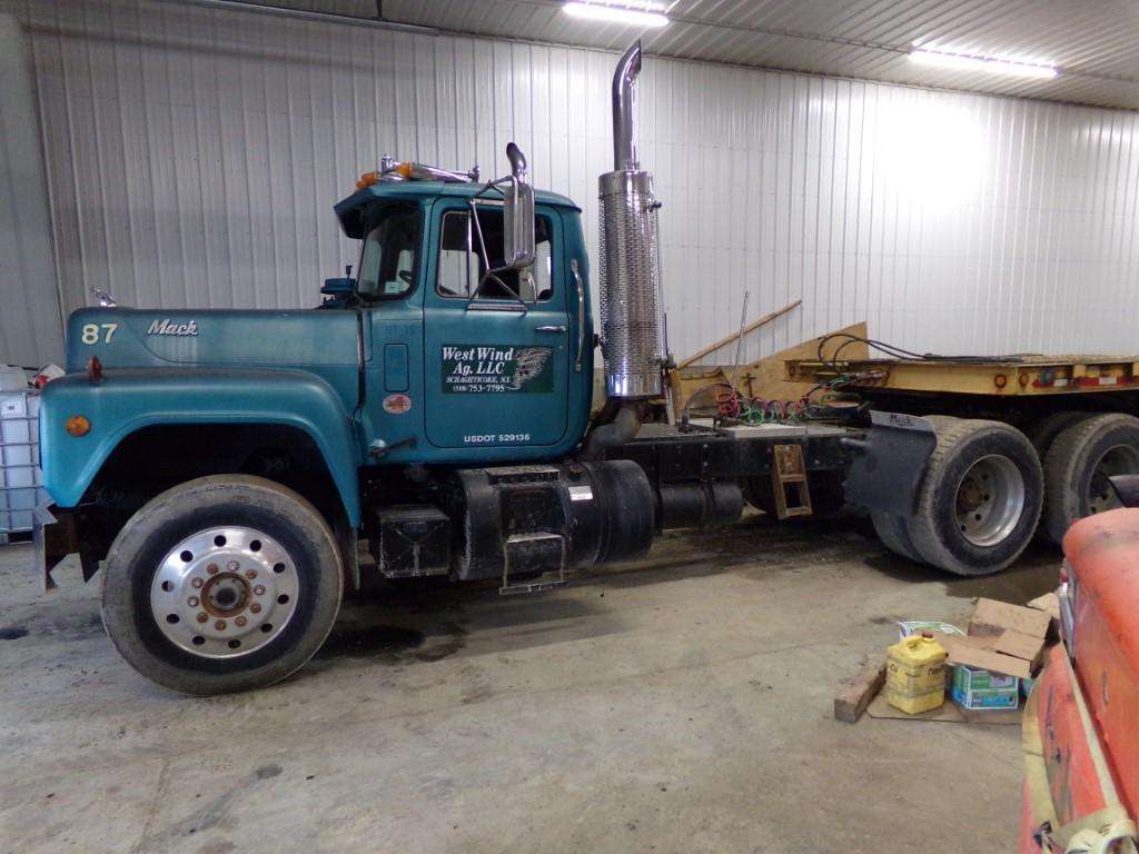 Mack R688T Day Cab Tractor, 300 Mack Engine, 9 Speed Trans, Alum Wheels, Go