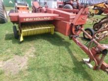 New Holland 310 Square Baler w/Kicker  (5461)