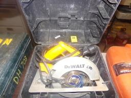 DeWalt 7 1/4'' Corded Circ. Saw with Case, Works (Main Shop)