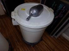 Brute, Round, Rolling Storage Bin w/Scoop (Inside)