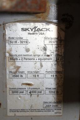 2005 Skyjack SJIIIE3219 Scissor Lift