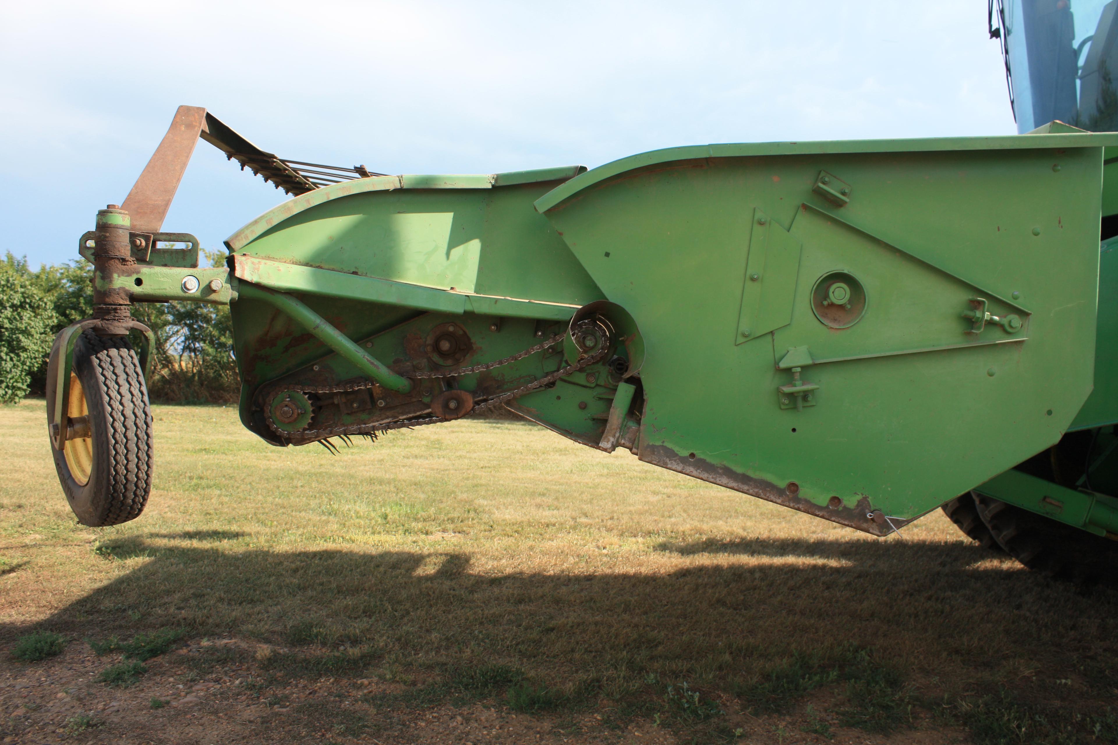 John Deere 212 Pick-up Header