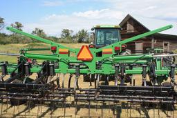 John Deere 2210 Field Cultivator