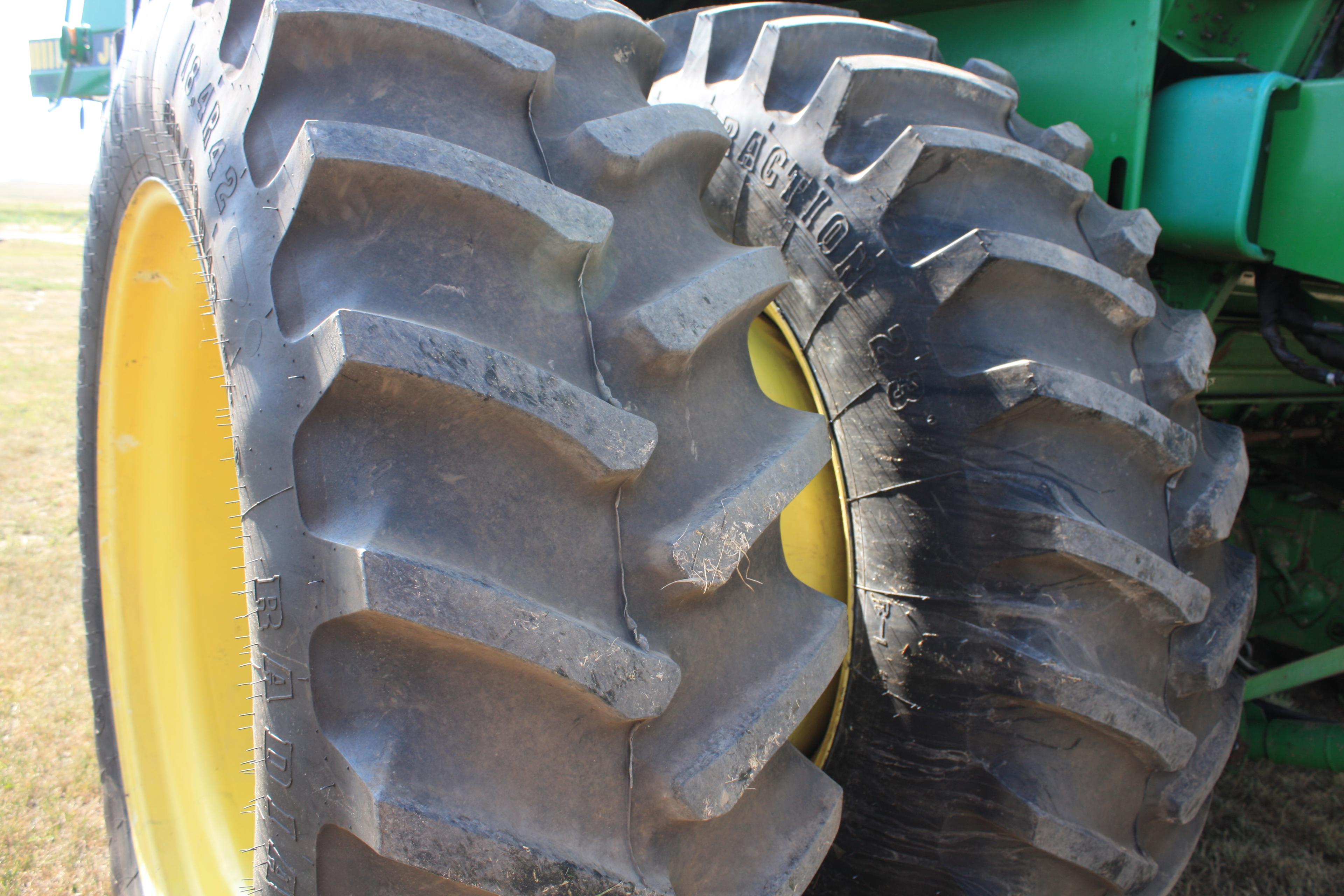 1996 John Deere 9600 Combine