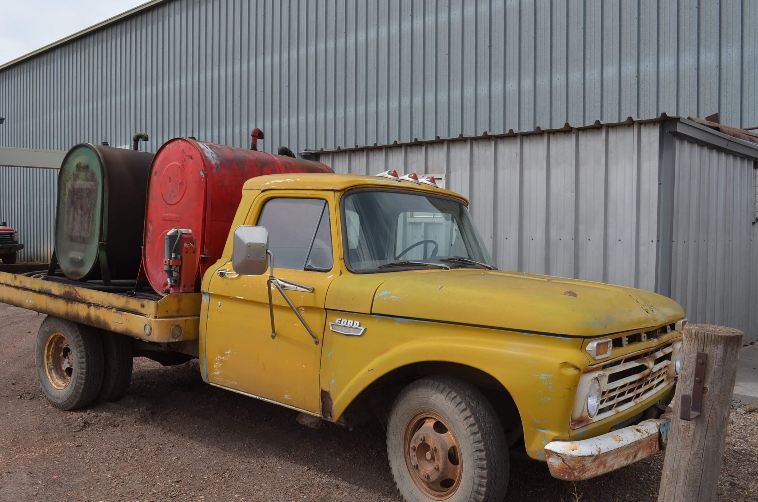 1966 Ford F-350 w. Flatbed