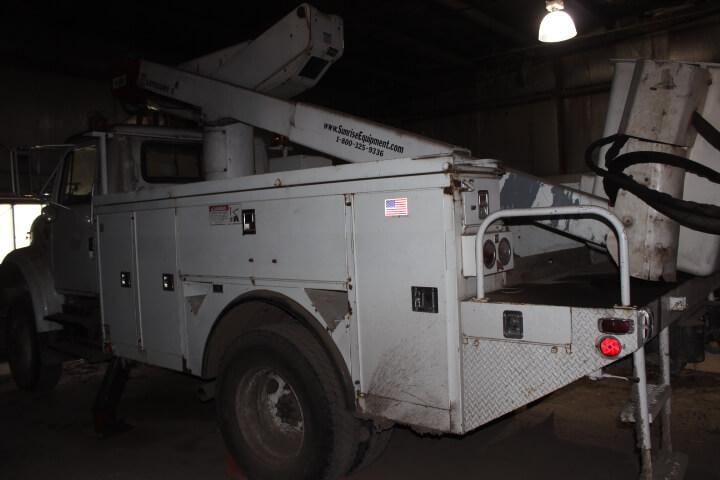 1996 International 4800 DT466E All Wheel Drive Boom Truck