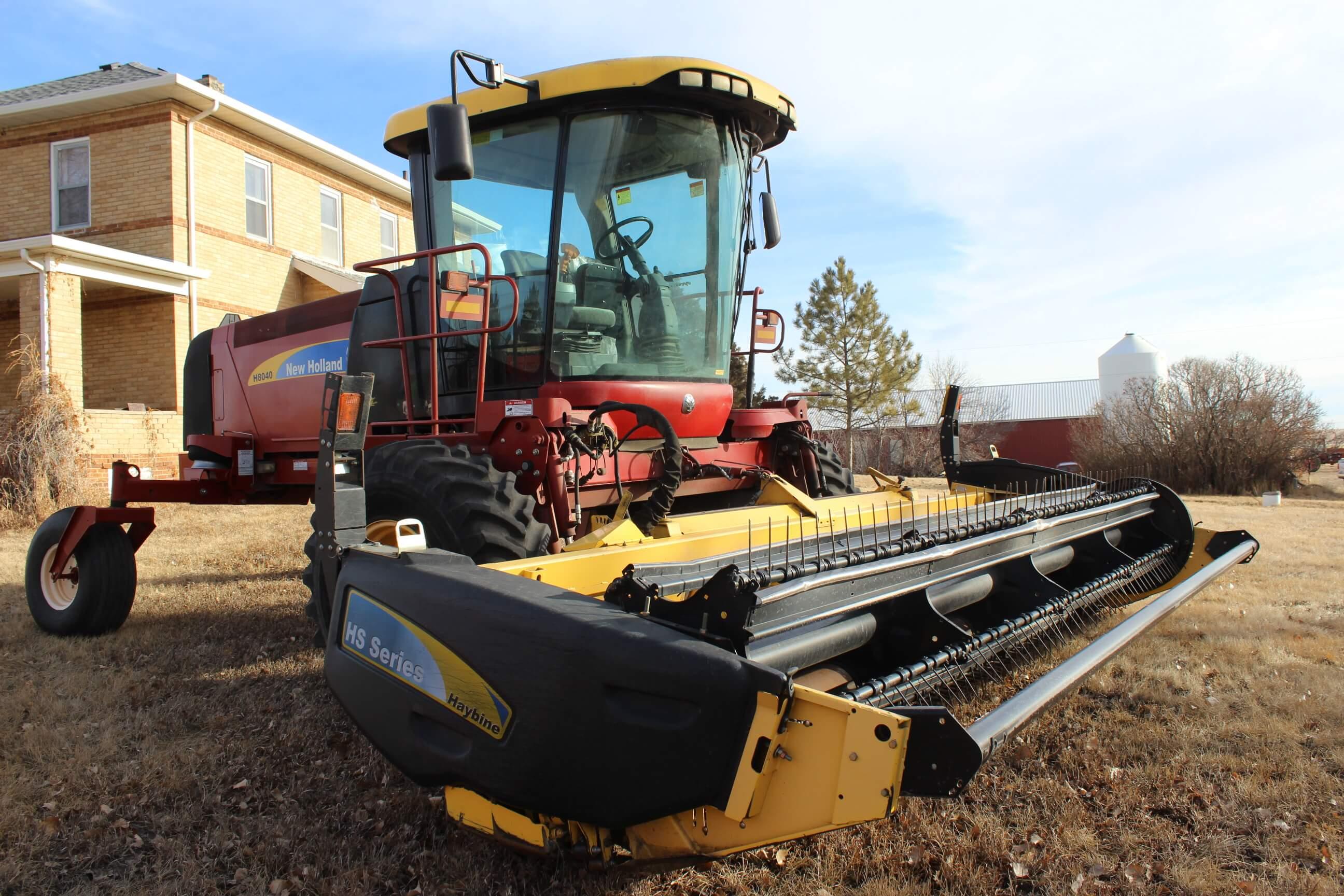 2010 NH H8040 Windrower
