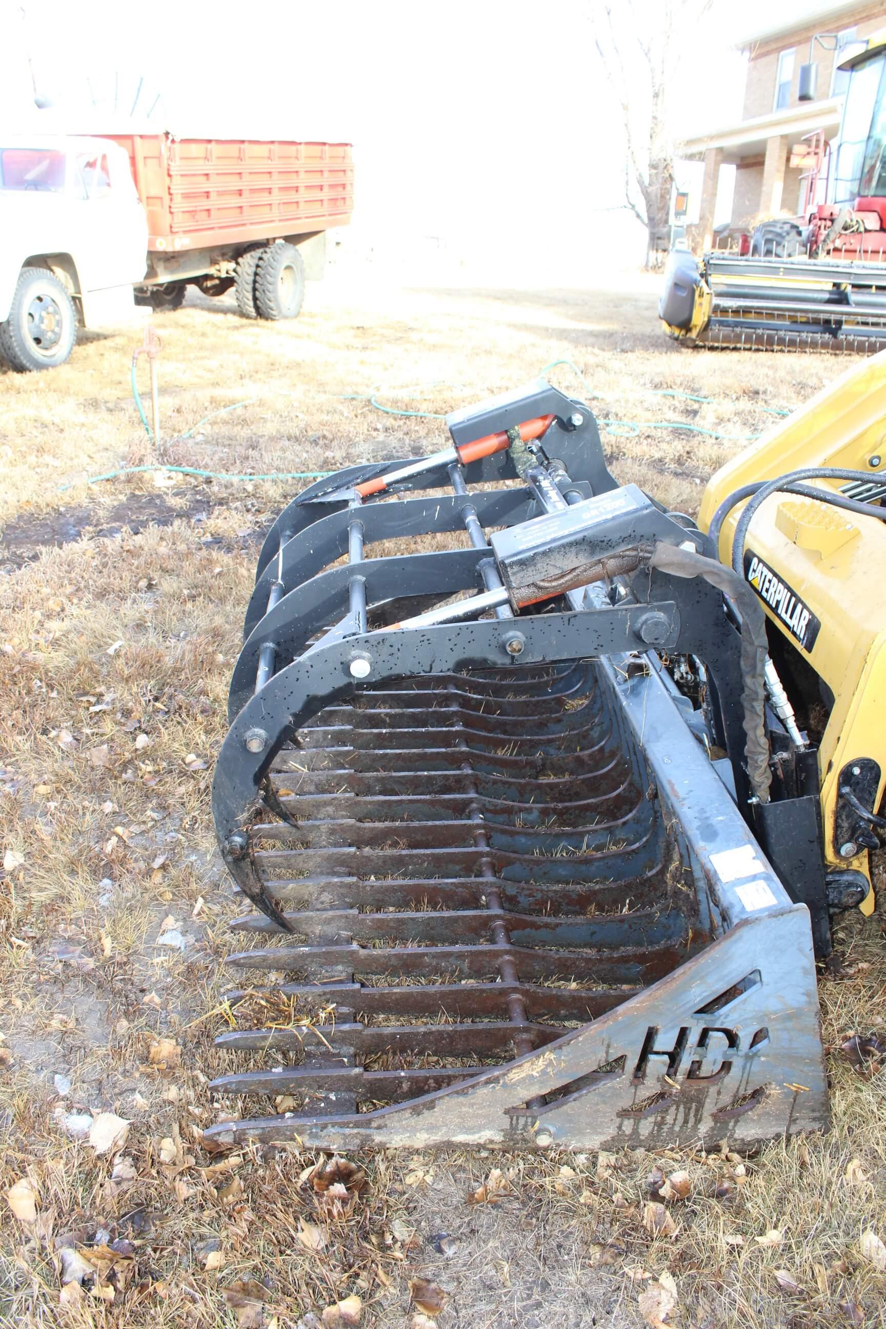 Virnig 84" Rock bucket w/Sheyenne Grapple fork