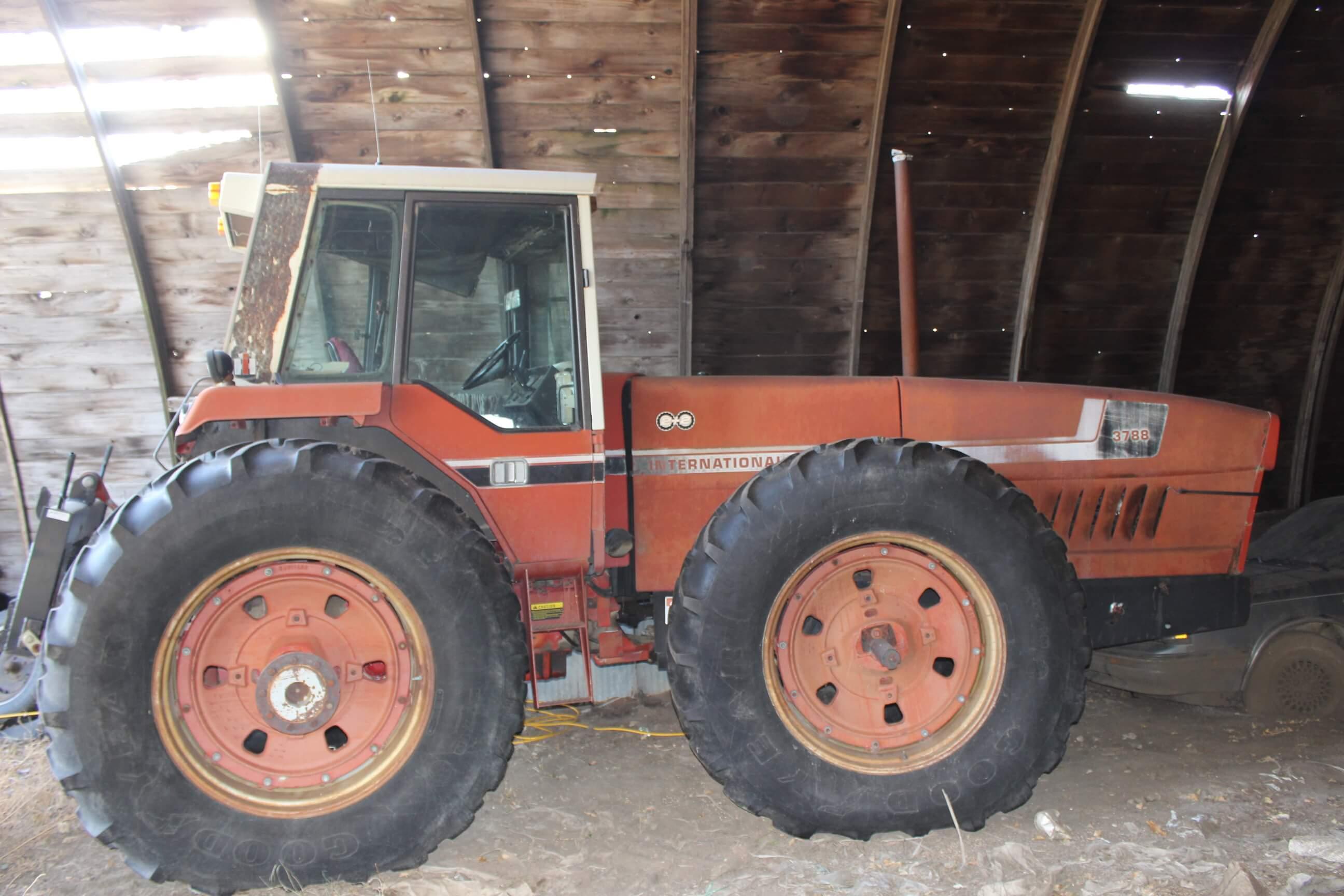 1981 IH 3788, 2+2 Tractor