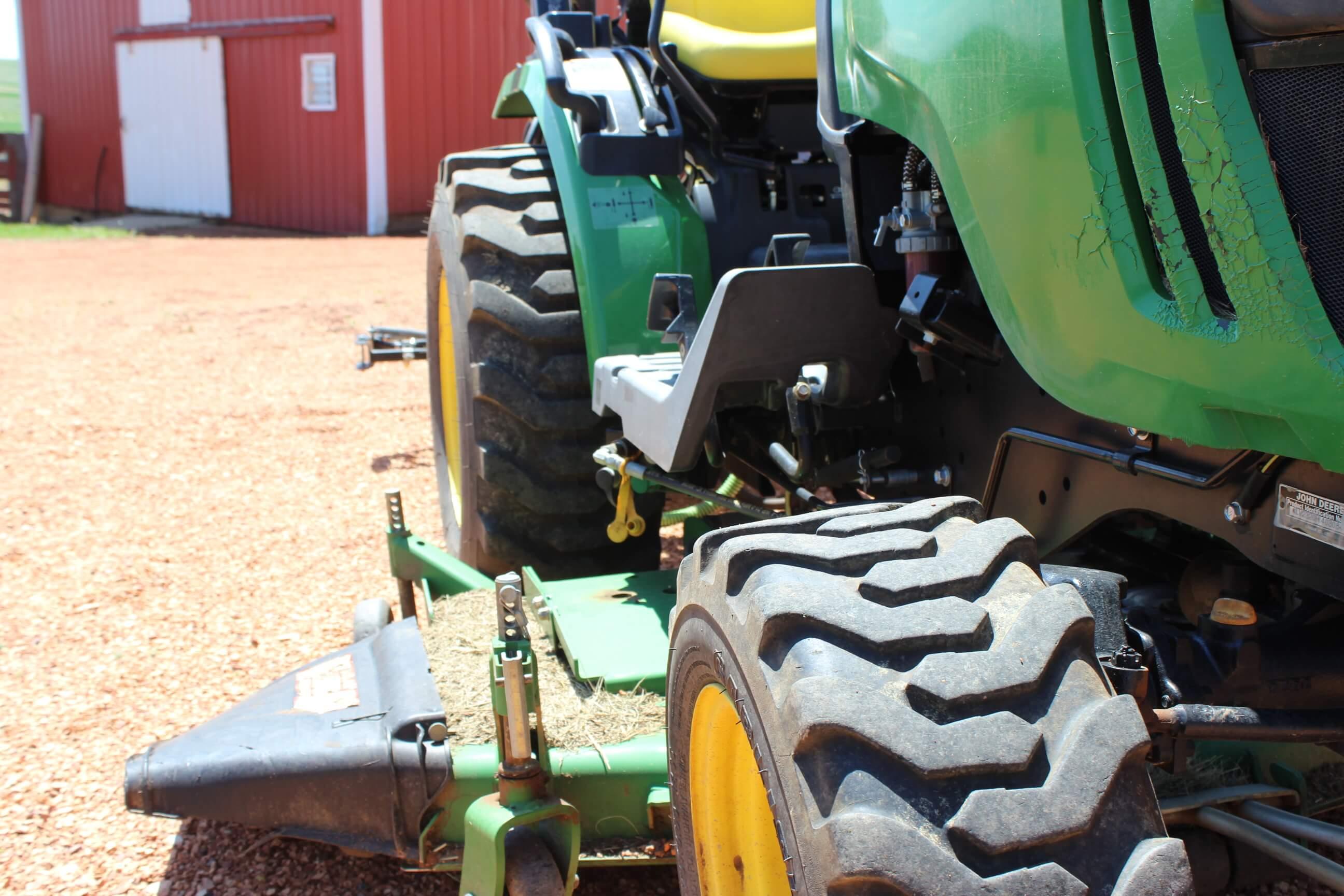 JD 2320 HST Utility Tractor