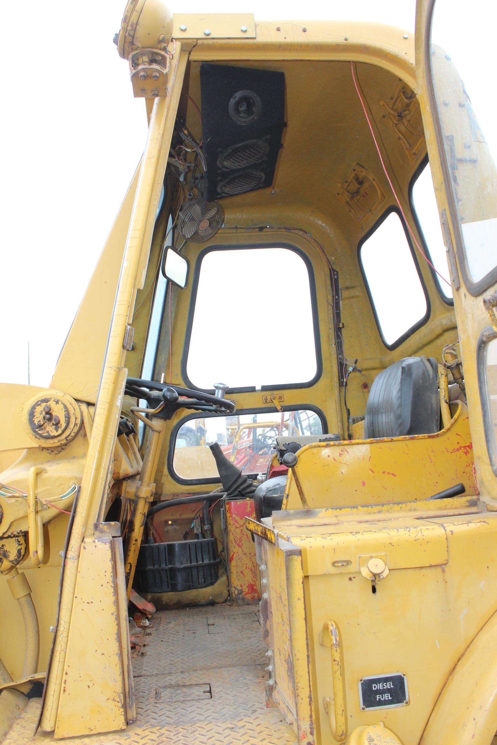 Cat 922 Traxcavator