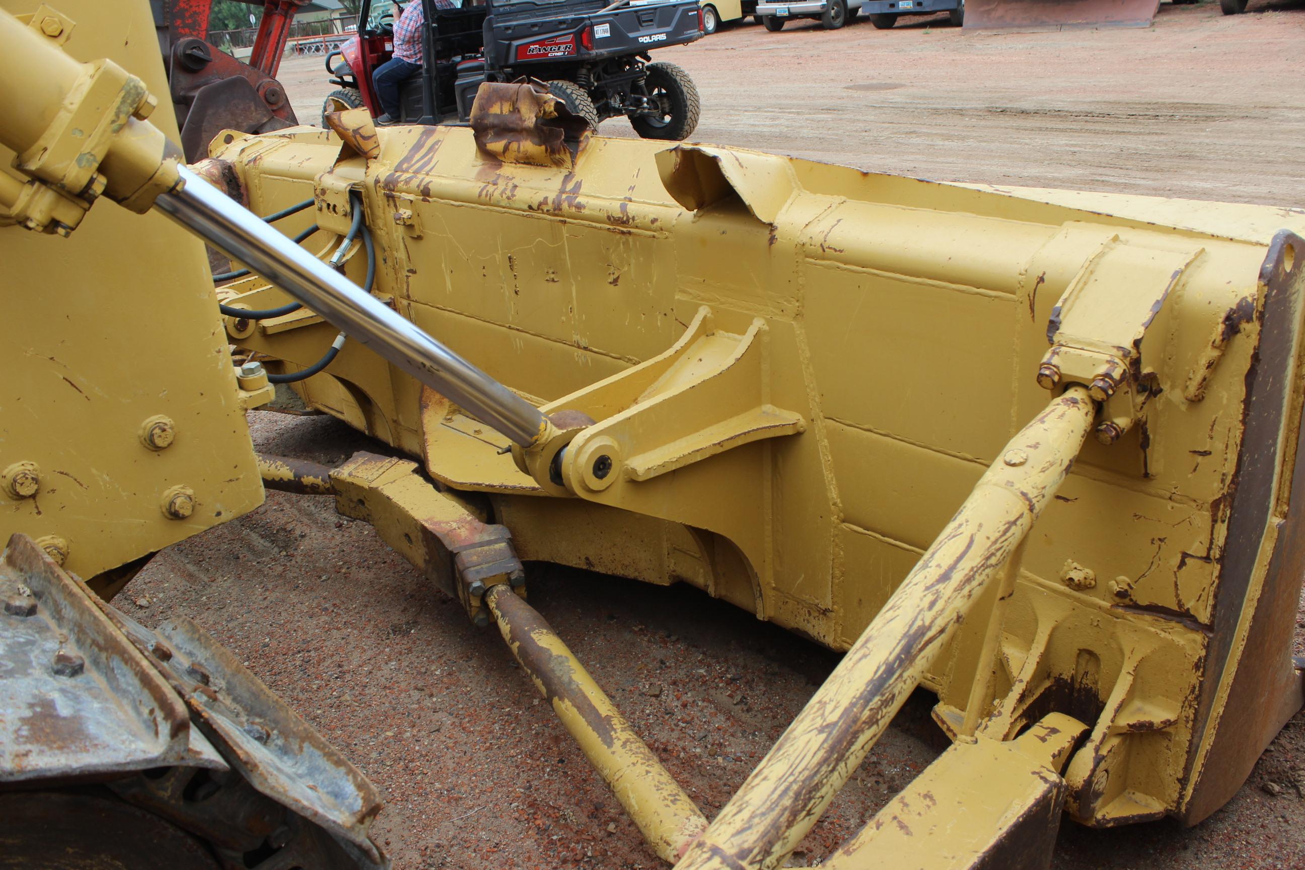 Komatsu D65E-6 Crawler Dozer